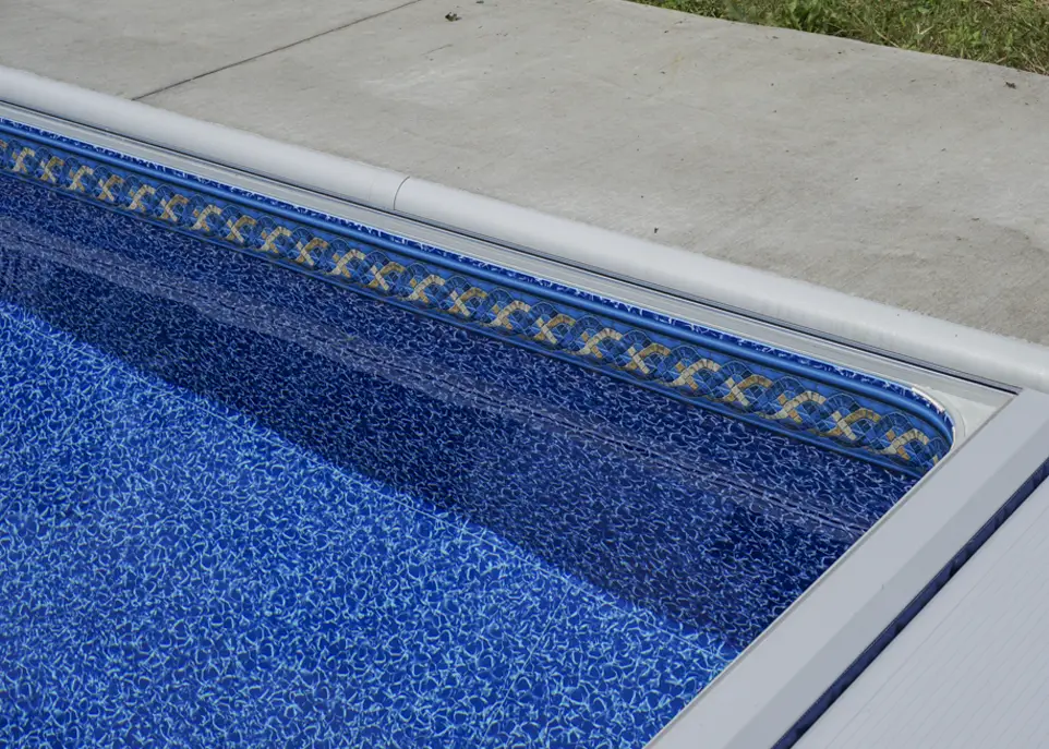 Choosing a pool liner pattern with a border