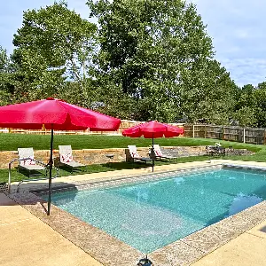 Rectangular vinyl liner pool with patio umbrellas