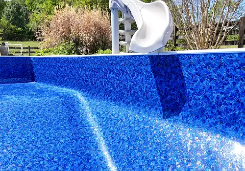 Rectangular vinyl liner pool with a tanning ledge