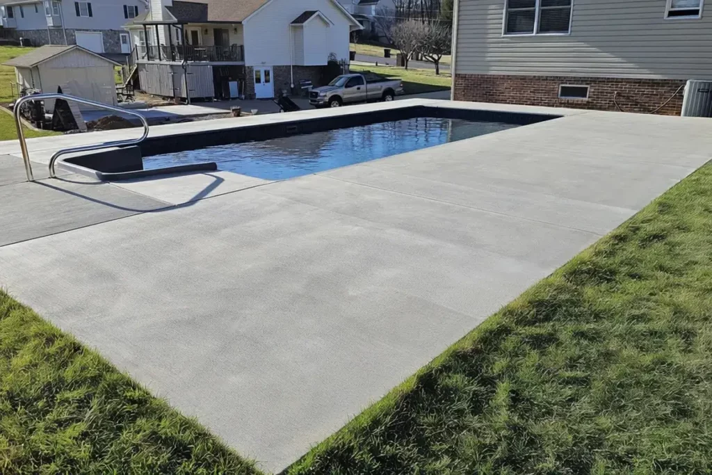 Hydra Pools pool photo — semi-inground rectangle pool — Hd Electric Oxford, bullnose thermoform step