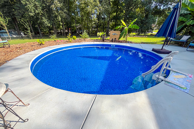 Fully buried 21-foot round pool with a Cobalt Diffusion borderless liner in Athens, Alabama.